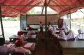 Semangat Siswa SD Belajar di Tenda Darurat