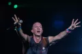 Tampil Perdana di Indonesia, Begini Aksi Vokalis Coldplay Chris Martin di GBK