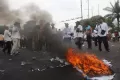 Massa Aksi APDESI Bakar Seragam Tuntut Disahkannya Revisi UU Desa