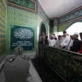 Usai Salat Jumat, Ganjar Berziarah ke Makam Syekh Quro di Karawang