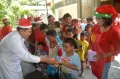 Sambut Natal, Santa Claus Berbagi 300 Makanan Gratis di Gereja St Theresia Bongsari Semarang