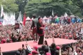 Asiknya Megawati Joget Bareng Slank di Hajatan Rakyat Ganjar-Mahfud di Bandung