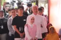 Momen Ganjar Nyoblos Bareng Keluarga di TPS 11 Lempong Sari Semarang