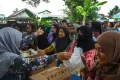 Potret Warga Pinggiran Palembang Serbu Beras Murah