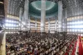 Suasana Khidmat Salat Jumat Pertama Ramadan 1445 H di Masjid Istiqlal