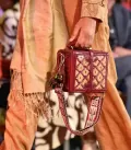Koleksi Batik dan Purun Karya Merdi Sihombing Tampil Memukau di Melbourne Fashion Festival 2024