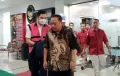 Penampakan Suami Sandra Dewi Pakai Rompi Pink Khas Tahanan Kejaksaan