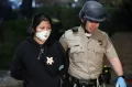 Demo Memanas, Polisi Tangkap Ratusan Mahasiswa Pro-Palestina di Kampus UCLA