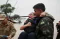 Gunakan Helikopter, Tim Penyelamat Evakuasi Korban Banjir Brasil dari Atap Rumah