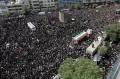 Pemakaman Presiden Iran Ebrahim Raisi, Lautan Manusia Penuhi Jalanan di Teheran