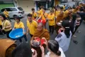 Prosesi Pindapata Warnai Perayaan Tri Suci Waisak 2568 BE di Makassar