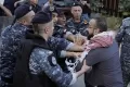 Tuntut Perbatasan Rafah Dibuka, Massa Pro-Palestina Bentrok dengan Polisi Lebanon