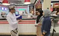 Teh Tarik Jadi Idola Pelanggan Kedai Ciamso di Hari Jadi Kota Surabaya ke-731