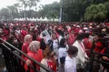 Jelang Indonesia vs Filipina, Begini Semangat Suporter Padati SUGBK Meski Hujan Deras
