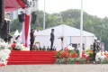 Potret Jokowi Periksa Pasukan saat HUT ke-78 Bhayangkara di Monas