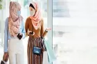 Bagaimana Hukum Memakai Jilbab Model Baju Bersambung?