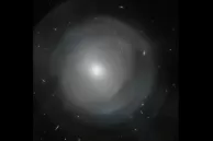 Teleskop Hubble Perlihatkan Galaksi Besar Bercangkang Misterius