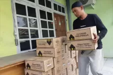 Yayasan Hadji Kalla Bagi 10.000 Paket Sembako Ramadhan
