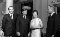 Bulan Simpan Pesan Berharga Ratu Elizabeth II tentang Ekspedisi Luar Angkasa