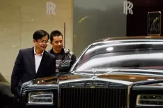 Rolls-Royce Cetak Rekor Penjualan Terbesar Sepanjang Masa Berkat Orang Kaya Dunia