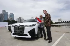 Unik, Mobil Listrik BMW iX Salip BMW Seri 3 Sebagai Model Terlaris di Indonesia