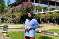 Cerita Maya Nabila, Wisudawan Termuda Raih Gelar Doktor di ITB pada Usia 24 Tahun