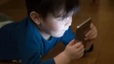 Anak-anak Kecanduan Game dan Smartphone Picu Halusinasi Berlebihan