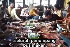 Viral! Cerita Sopir Bus Ajak para Penumpang Makan di Rumah Mertuanya saat Lebaran
