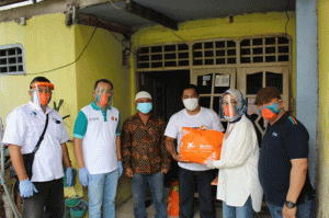 HUT ke-74, BNI Wilayah Makassar Salurkan Ribuan Paket Sembako ke Warga