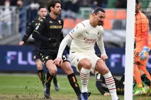 Hasil Liga Italia Venezia vs AC Milan: Babak I, Ibra Antar Rossoneri Unggul