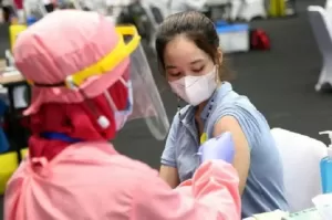 Vaksin Booster di Jakarta Tetap Layani Warga dengan KTP Non-DKI