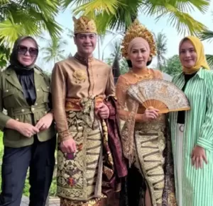 Jalani Prewedding dengan Ferry Irawan di Bali, Perut Venna Melinda Disorot