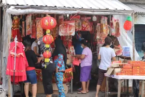 Berkah Imlek 2022, Pedagang Pernak-Pernik di Kota Bekasi Raup Rp10 Juta per Hari
