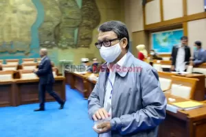 Digantikan Sementara, Menteri ESDM Arifin Tasrif Ternyata Sedang Isoman