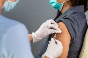 Gejala Umum Efek Samping Vaksin Covid-19 dan Cara Mengatasinya
