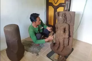 Arkeolog Temukan Arca dan Lingga di Situs Srigading Malang