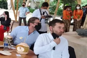Beredar Foto Leonardo DiCaprio dan Tobey Maguire Lagi di Bali, Bikin Penggemar Heboh