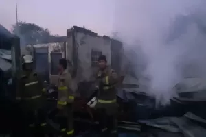 Kebakaran Hanguskan Gudang Peti Kemas di Kabupaten Tangerang