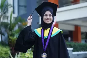 Aulia Rachma, Wisudawan Terbaik UMM Ini Aktif Kegiatan Sosial dan Pengabdian