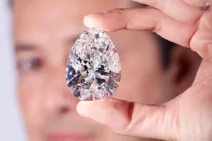 Berlian Putih Terbesar Muncul di Pelelangan, Harganya Capai Rp427,9 Miliar