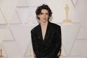 5 Busana Terburuk Oscar 2022, Timothee Chalamet Telanjang Dada