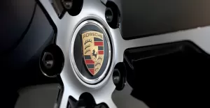 Porsche Kembangkan Bahan Bakar Sintetis dari Hidrogen dan CO2