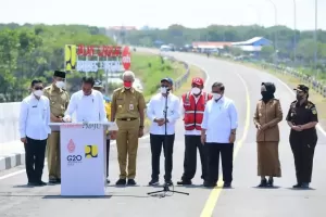 Jokowi Harap Jalan Lingkar Brebes-Tegal Perlancar Mudik Lebaran 2022
