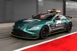 Aston Martin Safety Car Dibilang Seperti Kura-kura, Formula 1 Membela