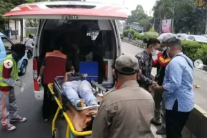 Ditabrak Bus Royal Transjakarta, Pemotor Langsung Dilarikan ke Rumah Sakit