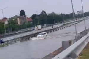 Diguyur Hujan, Tol Bintaro dan Jakarta Serpong Terendam Banjir