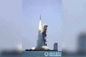 China Luncurkan Roket Long March 11 dari Laut, Sukses Bawa 5 Satelit ke Orbit
