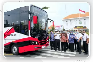 Permintaan Pasar Tinggi, Erick Thohir Minta INKA dan Stadler Rail Produksi Bus Listrik