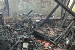 Korsleting Listrik, Rumah dan Motor di Tangerang Hangus Terbakar