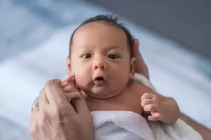 15 Nama Bayi Laki-laki Modern Terpopuler 2022, Bermakna Indah dan Keren